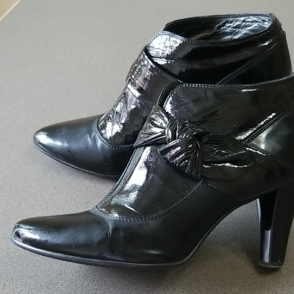 Shoes - Picture 4 of 4